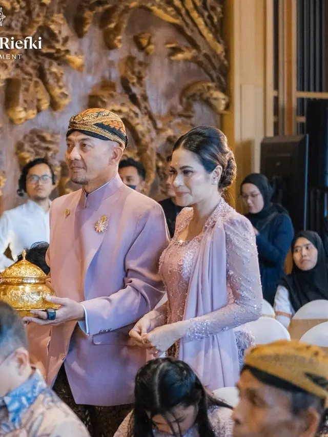 Siraman Aaliyah Massaid. [(@tienukriefkimanagement]