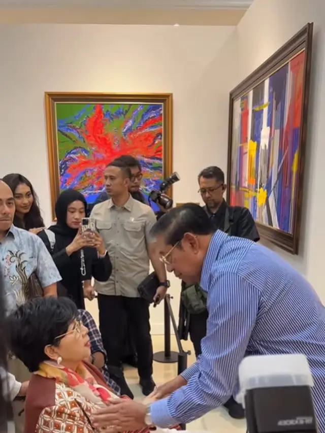 6 Potret Titiek Puspa Penuhi Undangan SBY dan Kumpul Bareng Artis Senior Sebelum Sakit