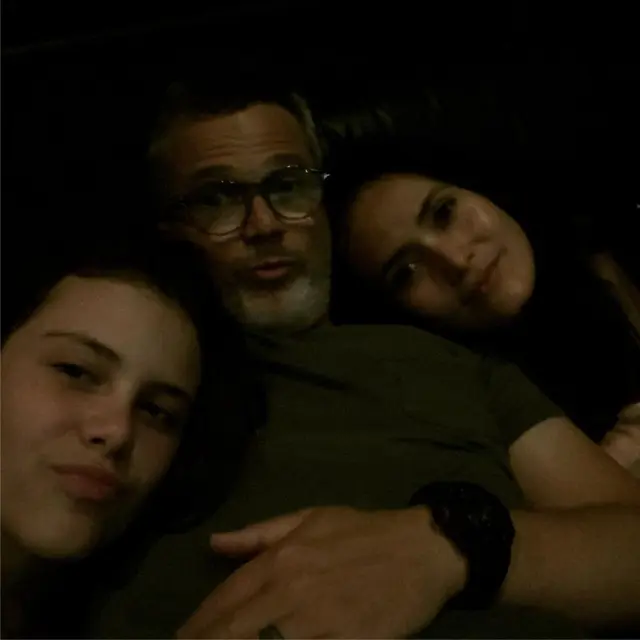 Disebut Mirip Lana Del Rey, Ini 7 Potret Manuella Aziza Bersama Ayah