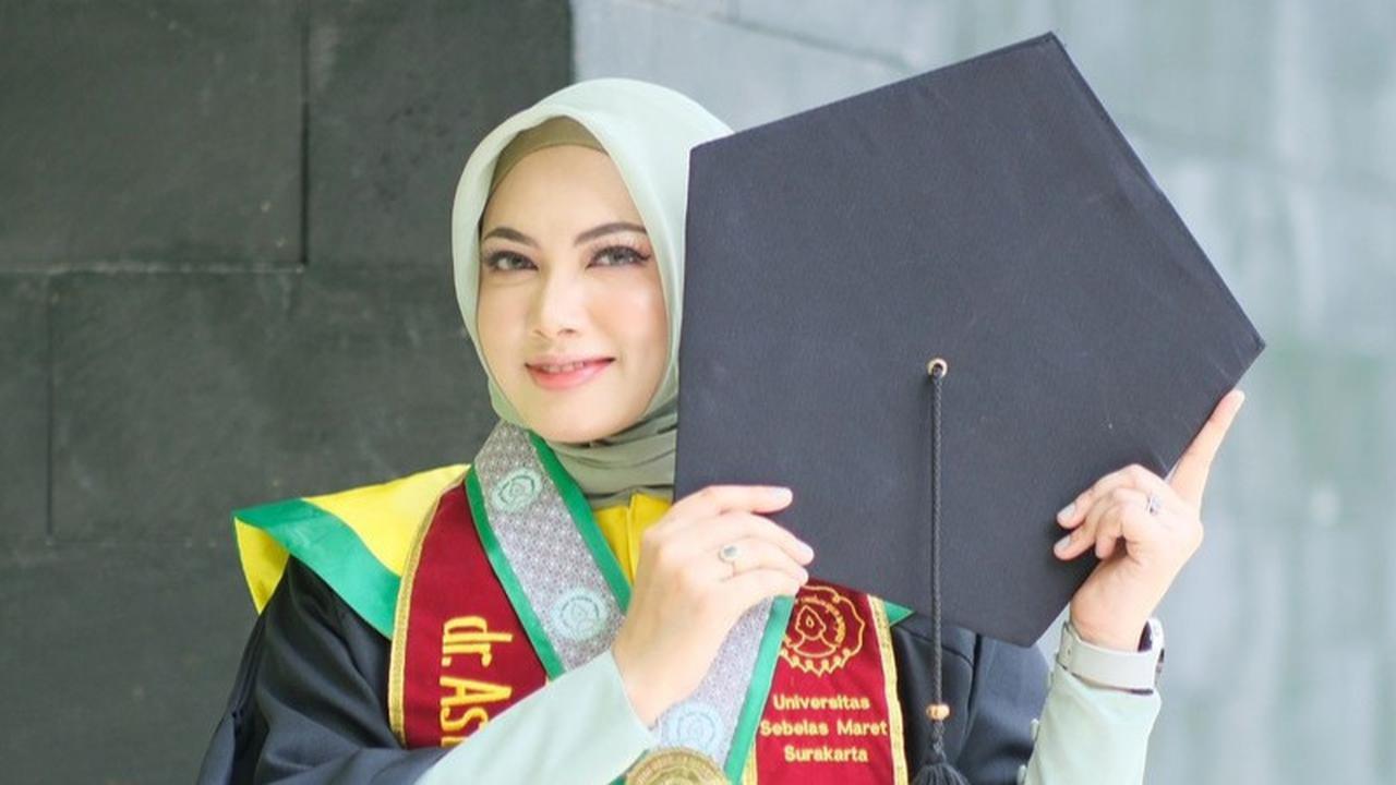 Potret Astrid Gayatri Mantan Istri Ifan Seventeen Diwisuda, Raih Gelar Dokter Spesialis THT & Bedah Kepala Leher