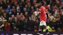 Kartu merah yang diterima Pogba semakin melengkapi penderitaan manchester United yang kala itu dibantai Liverpool. (AFP/Oli Scarff)