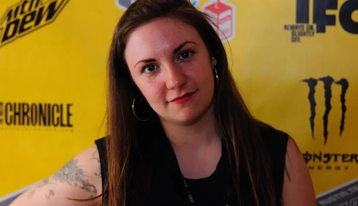 Lena Dunham megatakan bahwa Kate Spade tak hanya seorag desainer dan menyampaikan dukanya lewat Twitter. (instagram/lenadunham)