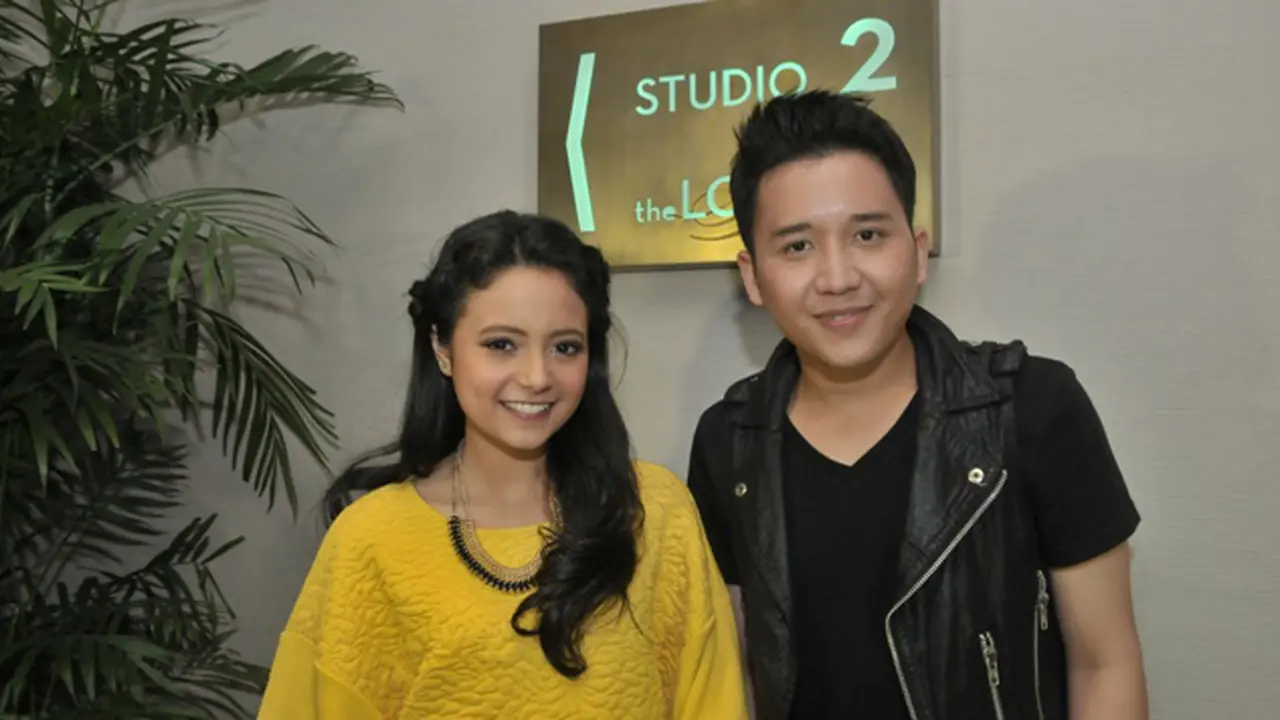 Hadiri Undangan Film, Rangga SMASH Gandeng Cewek