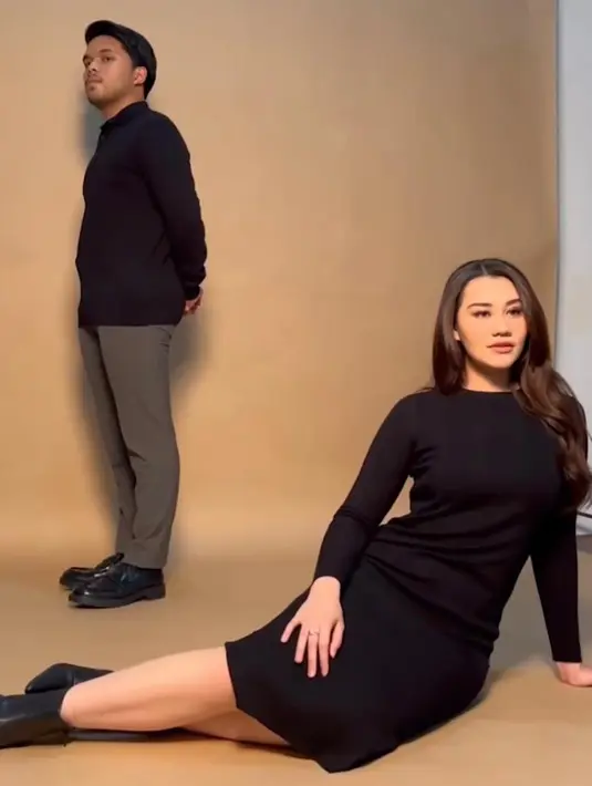 Thariq Halilintar baru-baru ini melakukan sesi pemotretan yang romantis bareng Aaliyah Massaid. [IG: @erichalamin]
