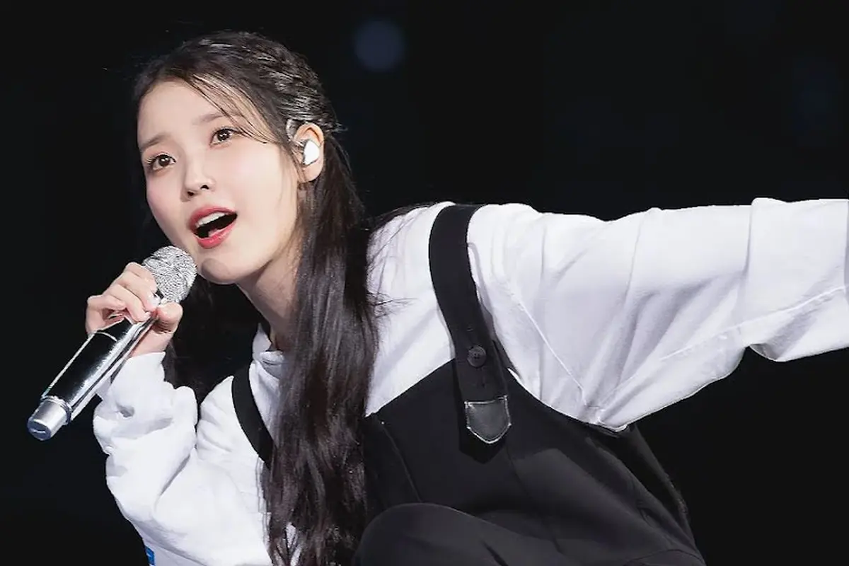 IU