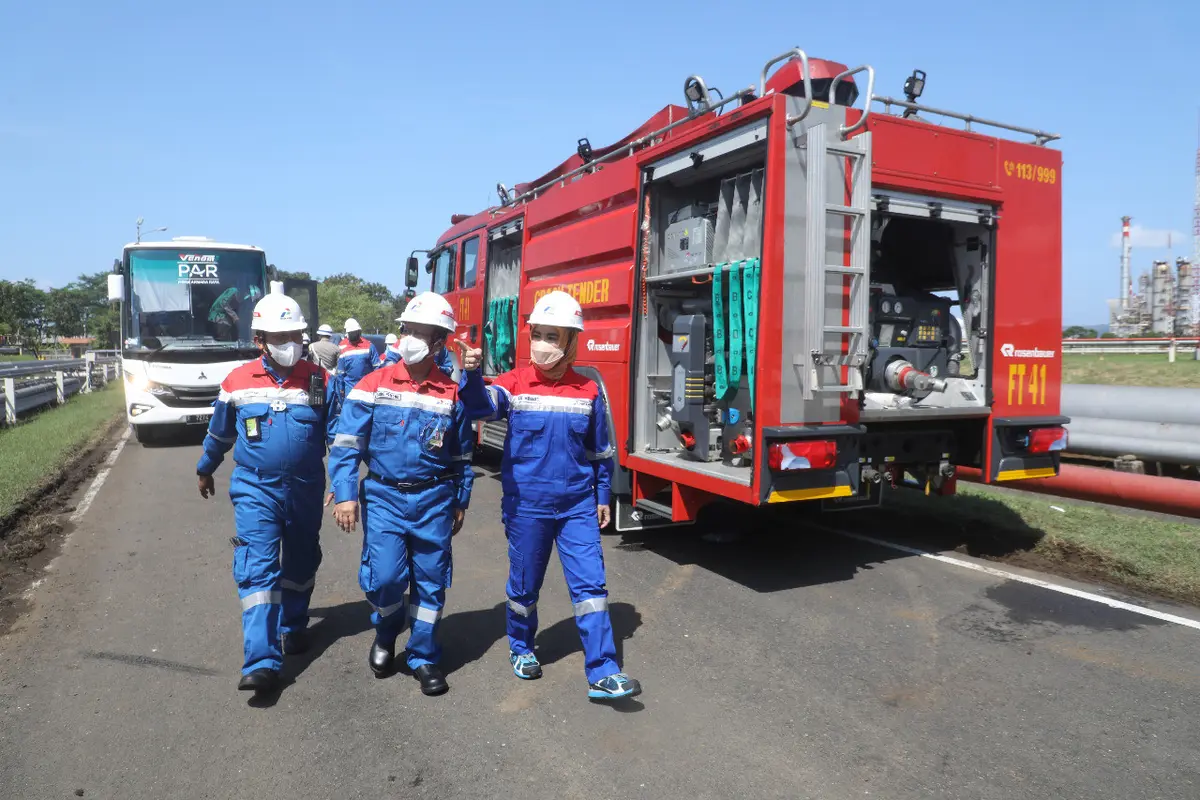 Direktur Utama PT Pertamina (Persero) memantau langsung penanganan insiden di area tangki penyimpanan di Kilang Cilacap