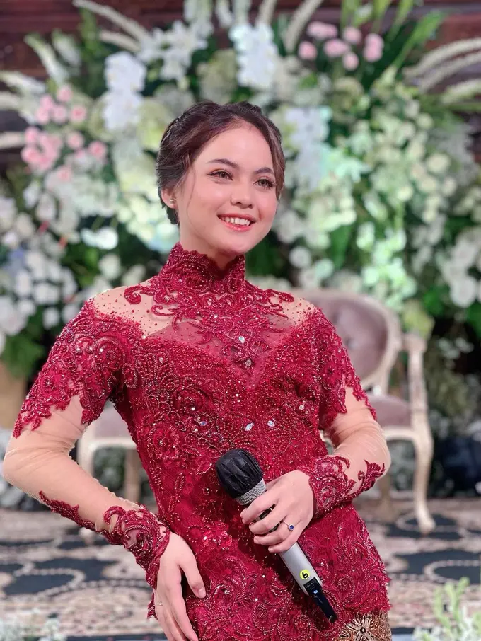 Putri DA di Acara Siraman Via Vallen