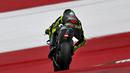 Pada GP Styria 2021, Valentino Rossi harus puas mengawali balapan pada posisi ke-17. Walapun gagal tampil baik di kualifikasi, ia yakin akan mendulang poin ketika race yang akan digelar di Sirkuit Redbull Ring nanti. (Foto: AFP/Joe Klamar)
