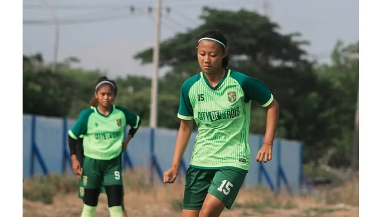 5 Potret Irma Bita di Luar Lapangan, Gelandang Persebaya Putri