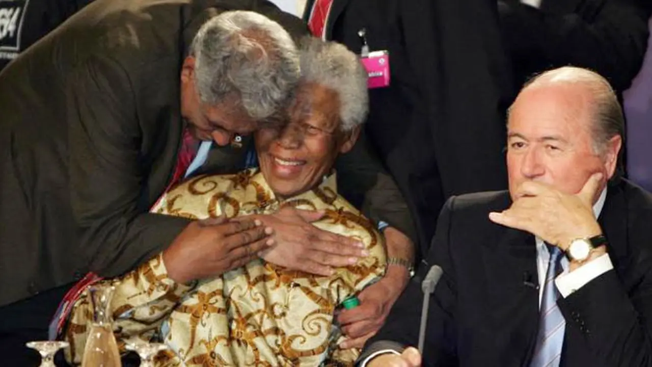 nelson-mandela-1-131206b.jpg