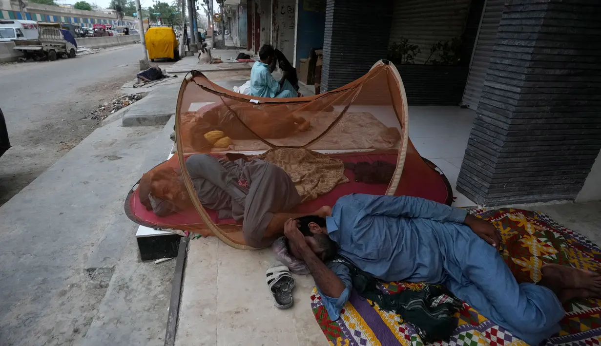 Suhu ekstrem di seluruh Asia yang terjadi sejak sebulan terakhir kemungkinan besar akibat perubahan iklim. (AP Photo/Fareed Khan)