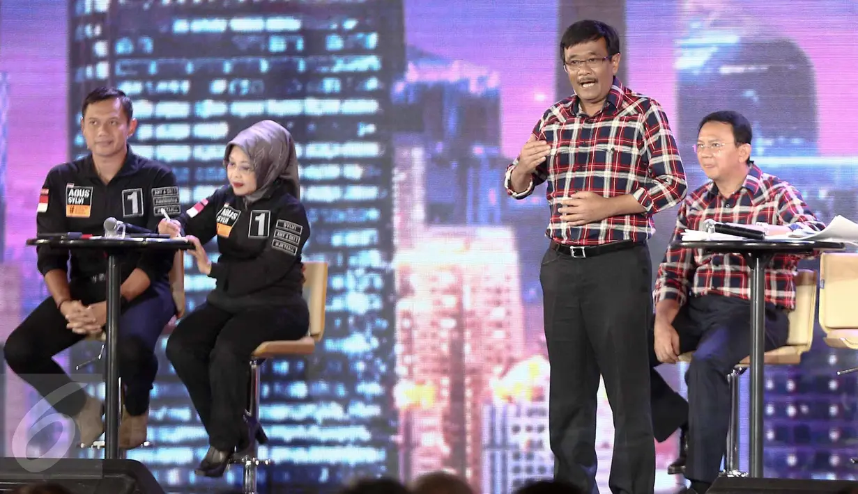 Djarot Saiful Hidayat memberikan penjelasan saat Debat Cagub DKI Jakarta putaran ketiga di Auditorium Birawa, Jakarta, Jumat (10/2). Debat ke-3 ini mengangkat tema masalah kependudukan dan peningkatan kualitas hidup masyarakat.(Liputan6.com/Faizal Fanani)