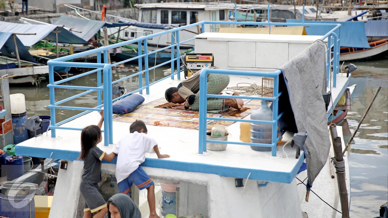 20160413- Pasca Penggusuran Warga Luar Batang Bertahan di Perahu-Jakarta- Faizal Fanani
