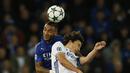 Duel pemain Leicester City, Danny Simpson (kiri) dan pemain FC Kopenhagen, Thomas Delaney  pada laga Liga Champions grup G di King Power Stadium, Leicester, Rabu (19/10/2016) dini hari WIB. (Action Images via Reuters/Andrew Boyers)