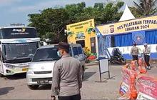 Jalur Menuju Anyer Ditutup, Pengendara Diminta Balik Arah
