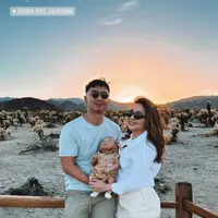 Nikita Willy nampak menikmati masa-masa indahnya menjadi seorang ibu. Pengalaman pertama kali menjadi seorang ibu dijalani Nikita Willy mendapat dukungan penuh dari sang suami, Indra Priawan. (instagram/indpriw)