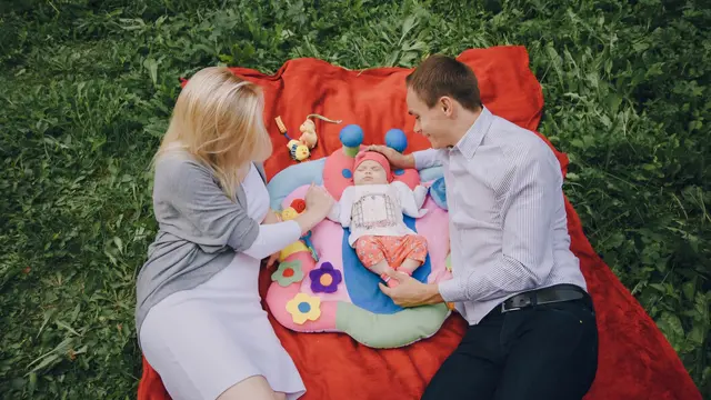 Butuh Ide Liburan Keluarga? Ini Destinasi Ramah Bayi yang Aman dan Nyaman (Foto: Freepik/prostooleh)