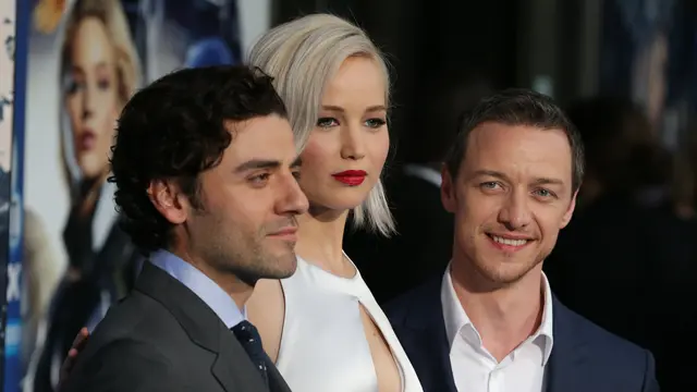 20160509-Jennifer Lawrence Tampil Seksi Tanpa Bra di Premiere X-Men: Apocalypse-London