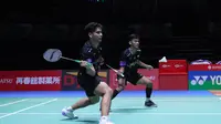 Ganda putra Indonesia Muhammad Shohibul Fikri/Daniel Marthin saat menghadapi Chen Bo Yang/Liu Yi dari China pada laga perempat final Japan Open 2024 di Yokohama Arena, Jumat (23/8). (foto: PP PBSI)