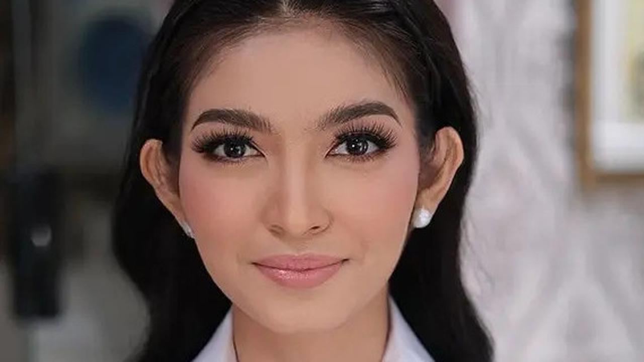 Potret Terbaru Selvi Ananda Istri Gibran Rakabuming Raka, Ibu Wapres Makin Cantik dengan Gigi Berbehel