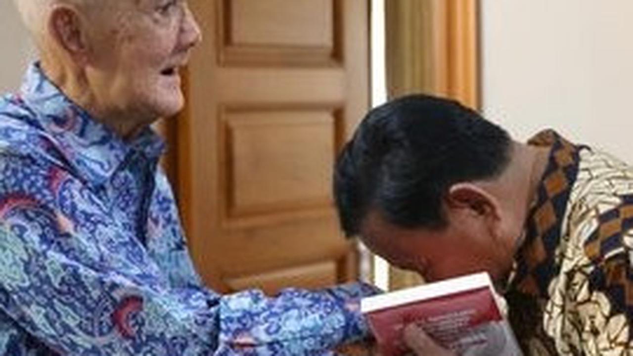 Prabowo Konsisten Cium Tangan Jenderal TNI ini dari Dulu Hingga Kini Jadi Presiden, Sosoknya Bukan Orang Sembarangan