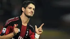 Selebrasi gol dari Alexandre Pato yang menyumbang dua gol kemenangan 3-1 AC Milan dari Chievo di San Siro, 16 Oktober 2010.AFP PHOTO/OLIVIER MORIN