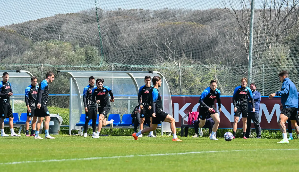 Napoli juga punya rekor mengesankan dalam laga tandangnya, menyapu lima pertandingan di kandang lawan dengan kemenangan. (Photo by Filippo MONTEFORTE / AFP)