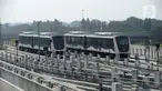 Kereta Melayang (Kalayang) atau Automatic People Mover System parkir di Depo Kalayang Bandara Internasional Soekarno Hatta, Tangerang, Banten, Rabu (19/8/2020). Hingga saat ini, PT Angkasa Pura II masih menghentikan layanan Kalayang untuk mengantisipasi penyebaran COVID-19. (merdeka.com/Dwi Narwoko)