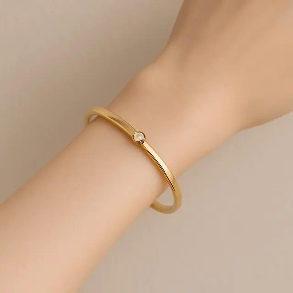 10 Model Gelang Emas Bangle Kekinian 2025 untuk Tangan Kecil, Tampil Elegan dan Modis