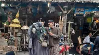 Ada Mak Lampir di Pameran benda antik di Dinas Kebudayaan dan Pariwisata Banyuwangi (Hermawan Arifianto/Liputan6.com)