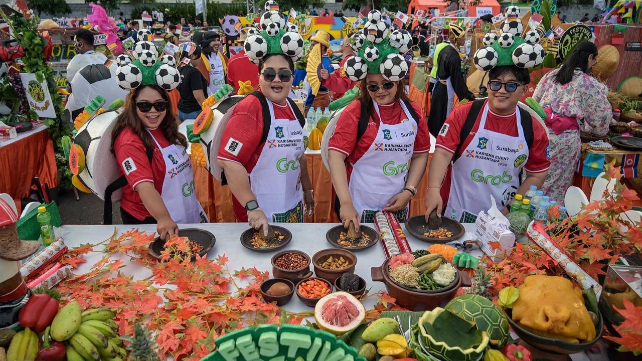 FOTO: Warna Warni Rujak Phoria Meriahkan HUT Ke-733 Surabaya