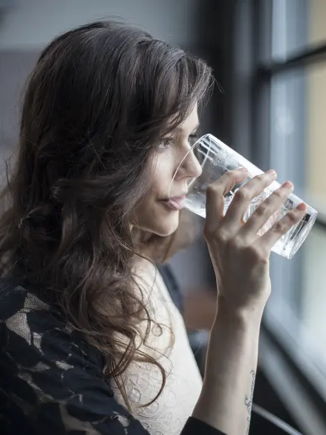 9 Efek Buruk Bagi Kesehatan Jika Kamu Terlalu Banyak Minum Air Putih - Health  Fimela.com