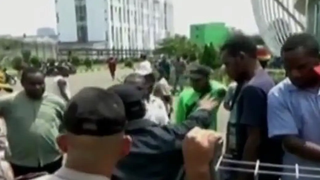 Mahasiswa Mengamuk