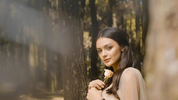 Trik Tampil Seelegan Amanda Rawles dengan Koleksi Jam Tangan Lanccelot