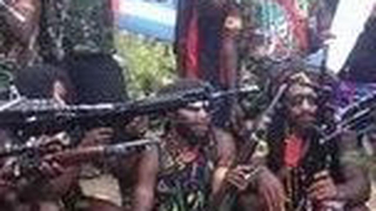 Mendebarkan Baku Tembak TNI-Polri Vs KKB Papua Serang & Bakar Puskesmas, Musuh Digulung Habis!