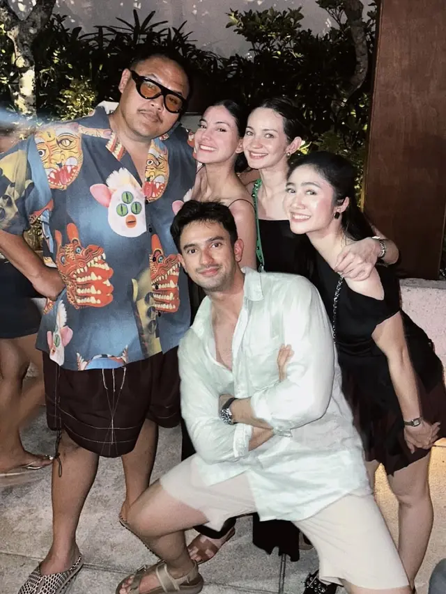 OOTD Febby Rastanty saat liburan ke Bali. [@rezachandika]