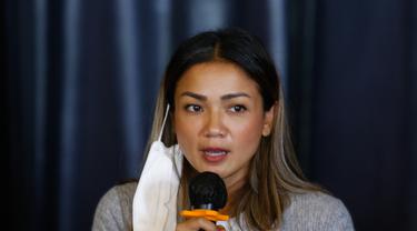 Nirina Zubir jumpa pers soal kasus mafia tanah yang menimpa keluarganya (Bayu Hendarto/Kapanlagi.com)