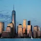 Dalam foto 7 Juni 2018 ini, One World Trade Center termasuk 3 World Trade Centre dansebuah gedung perkantoran berlantai 80 di New York, Amerika Serikat. (Foto AP / Mark Lennihan)
