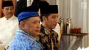 Presiden Joko Widodo dan Ketua DPR Bambang Soesatyo saat menghadiri acara buka puasa bersama dengan pimpinan dan anggota DPR di Rumah Dinas Ketua DPR Jalan Widya Chandra, Jakarta, Senin (28/5).(Liputan6.com/Johan Tallo)