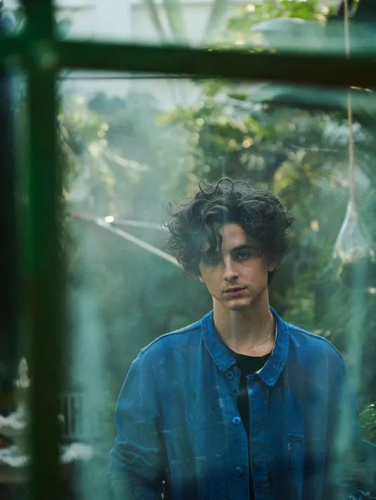 Timothee Chalamet dikabarkan sedang dekat dengan Kylie Jenner. Bahkan diisukan sudah menjalin hubungan [@tchalamet]