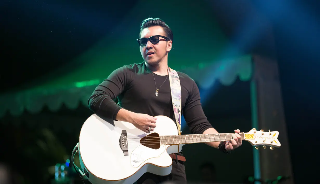 Band Naif mengawali dari kampus Institut Kesenian Jakarta (IKJ). Bersama teman-temannya itulah Naif masih eksis di industri musik. (Dezmond Manullang/Bintang.com)