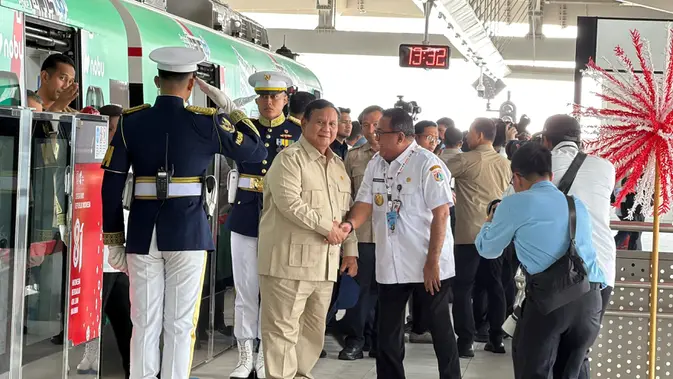 Momen Prabowo Resmikan LRT Kelapa Gading-Manggarai
