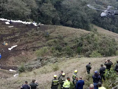 Lokasi jatuhnya pesawat yang membawa tim sepak bola dari Brasil yaitu klub Chapecoense di Areal hutan Kolombia, (29/11/2016). (Reuters/Jaime Saldarriaga)