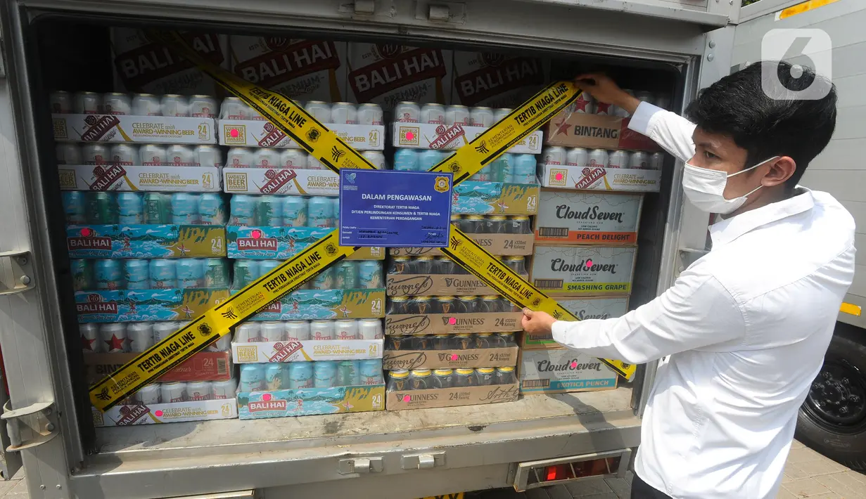 Kemudian kotak-kotak, kabel ketel listrik, ban, barang tekstil, plastic hilir, produk kehutanan, dan minuman beralkohol golongan A, B, dan C. (merdeka.com/Arie Basuki)