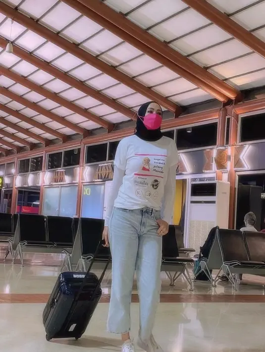 <p>(Instagram/angelinasondakh09)</p>