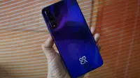 Huawei nova 5T (Foto: Andina Librianty/Liputan6.com)