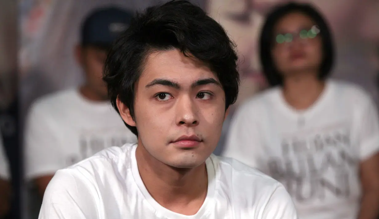 Aktor 23 tahun yang pernah bermain dalam film pendek Secret Sky itu tak mau terbayang-bayangi nama besar ayahnya. Meski ia juga pernah mendapat tawaran main dalam serial Satria Baja Hitam. (Nurwahyunan/Bintang.com)