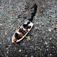 Terlihat mengapung di lautan, negara-negara ini bertanggung jawab atas sebagian besar sampah plastik.