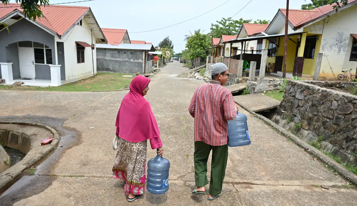 Warga berharap Polda Aceh bersedia membantu sumur bor untuk memenuhi kebutuhan air bersih bagi 300 kepala keluarga yang ada di Desa Neuheun. (Chaideer Mahyuddin/AFP)