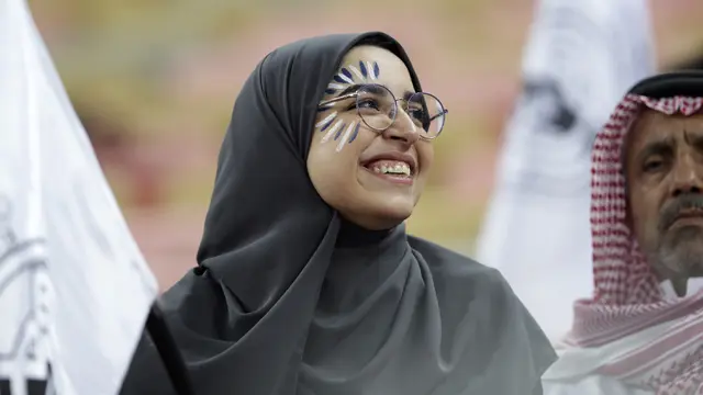 Fans-Fans Cantik Warnai Laga Real Madrid Vs Valencia di Jeddah